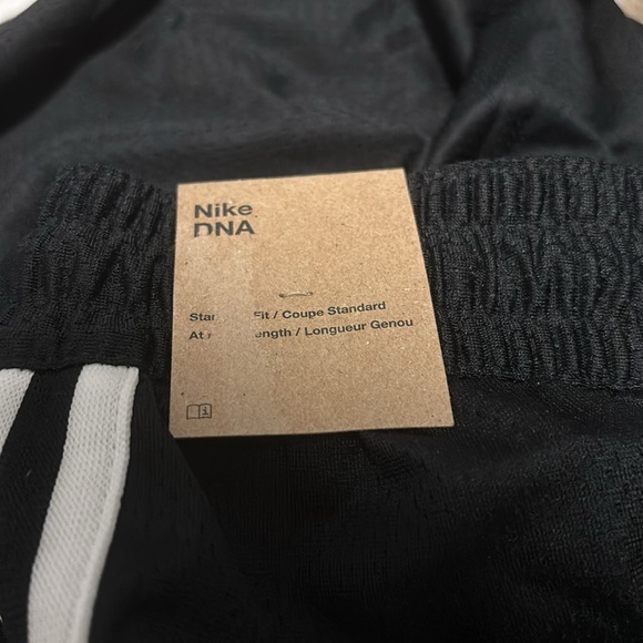 Nike DNA DRI-FIT 8" Basketball Shorts,moisture wick,zip pocket,drawstring waist - Picture 8 of 8